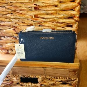 Michael Kors JetSet Travel Wallet